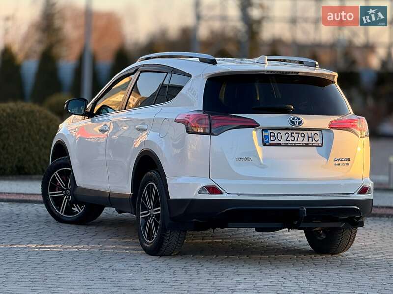Внедорожник / Кроссовер Toyota RAV4 2018 в Львове