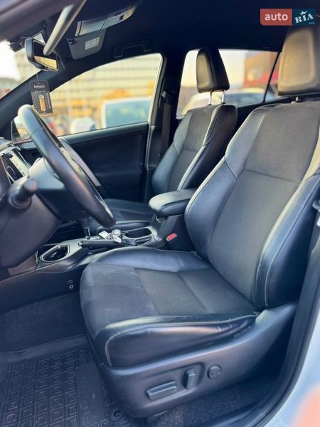 Внедорожник / Кроссовер Toyota RAV4 2018 в Львове