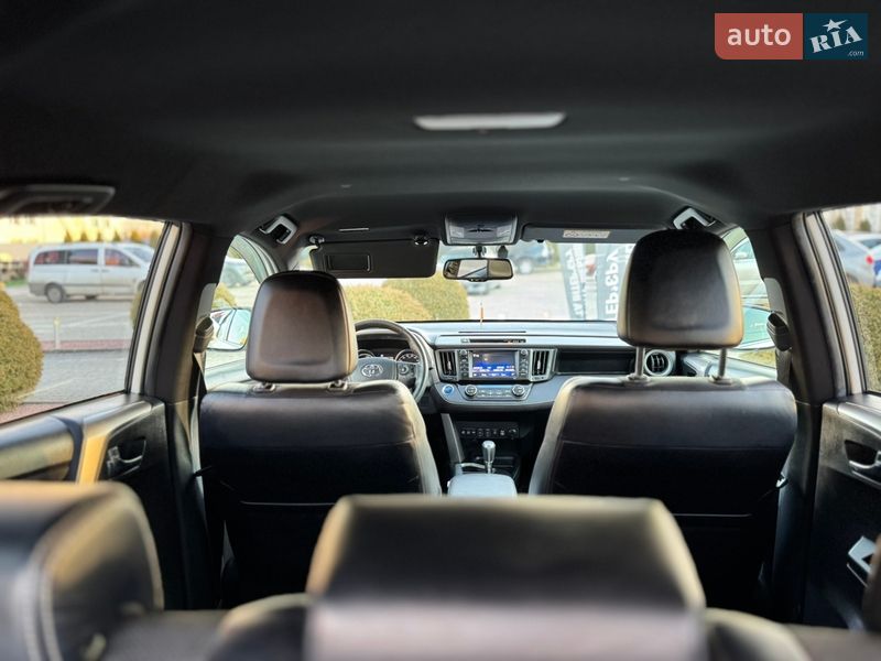 Внедорожник / Кроссовер Toyota RAV4 2018 в Львове