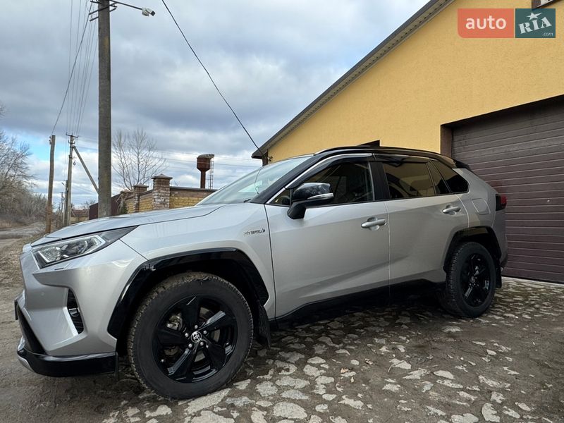 Внедорожник / Кроссовер Toyota RAV4 2020 в Кобеляках
