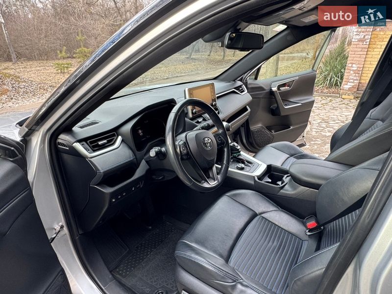 Внедорожник / Кроссовер Toyota RAV4 2020 в Кобеляках