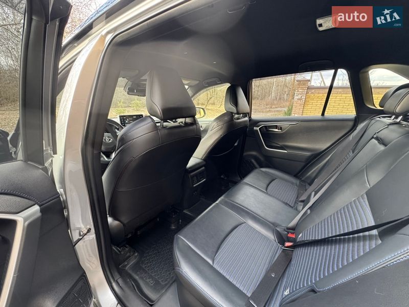 Внедорожник / Кроссовер Toyota RAV4 2020 в Кобеляках