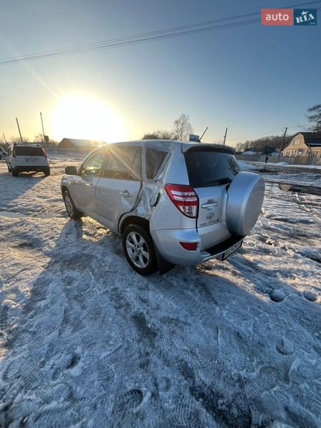 Внедорожник / Кроссовер Toyota RAV4 2011 в Прилуках