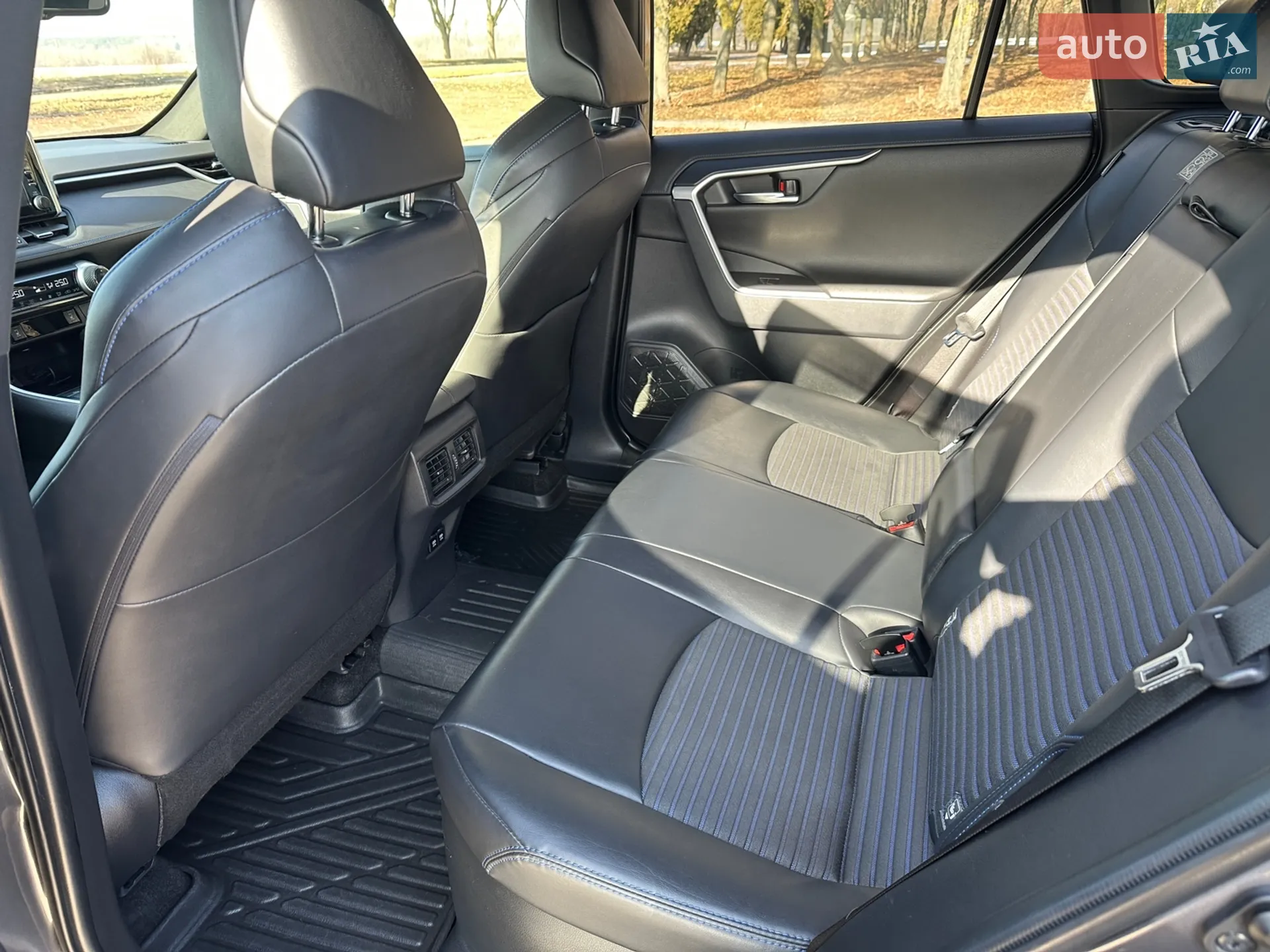 2019 Toyota RAV 4 - мініатюра 12