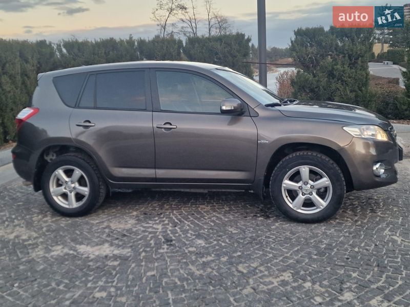Внедорожник / Кроссовер Toyota RAV4 2010 в Днепре