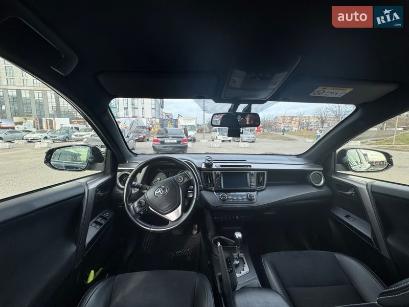 Внедорожник / Кроссовер Toyota RAV4 2017 в Львове