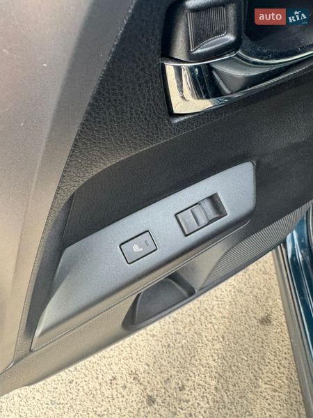 Внедорожник / Кроссовер Toyota RAV4 2017 в Львове