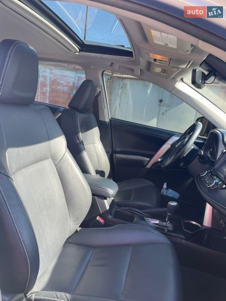 Внедорожник / Кроссовер Toyota RAV4 2018 в Полтаве