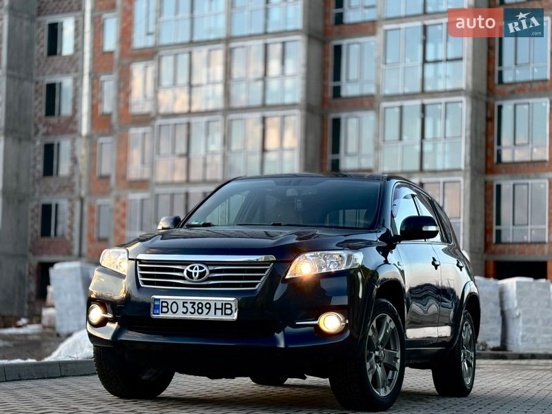 Позашляховик / Кросовер Toyota RAV4 2011 в Тернополі
