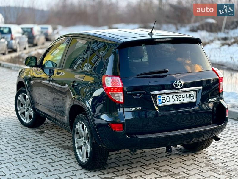 Позашляховик / Кросовер Toyota RAV4 2011 в Тернополі
