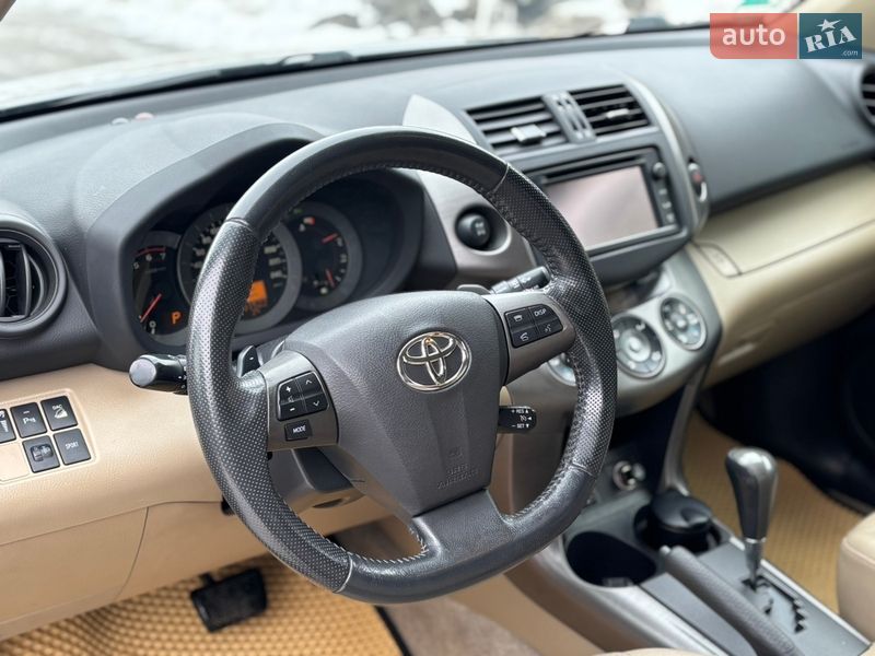 Позашляховик / Кросовер Toyota RAV4 2011 в Тернополі