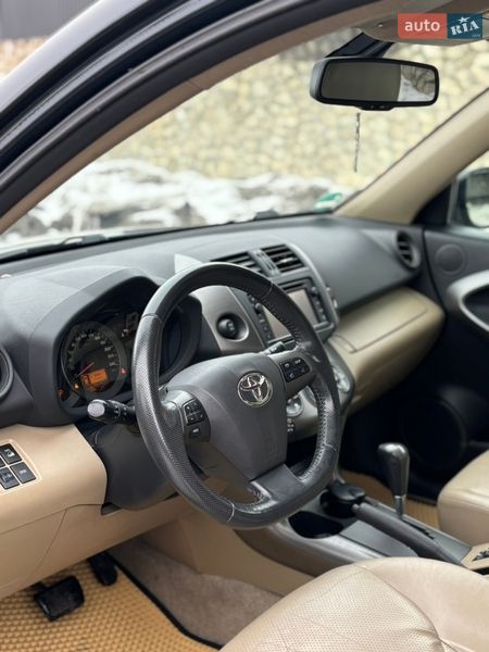 Позашляховик / Кросовер Toyota RAV4 2011 в Тернополі