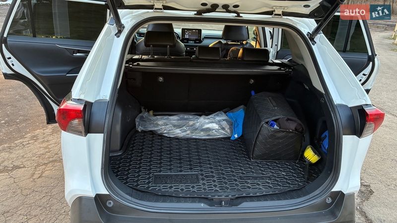 Внедорожник / Кроссовер Toyota RAV4 2020 в Львове