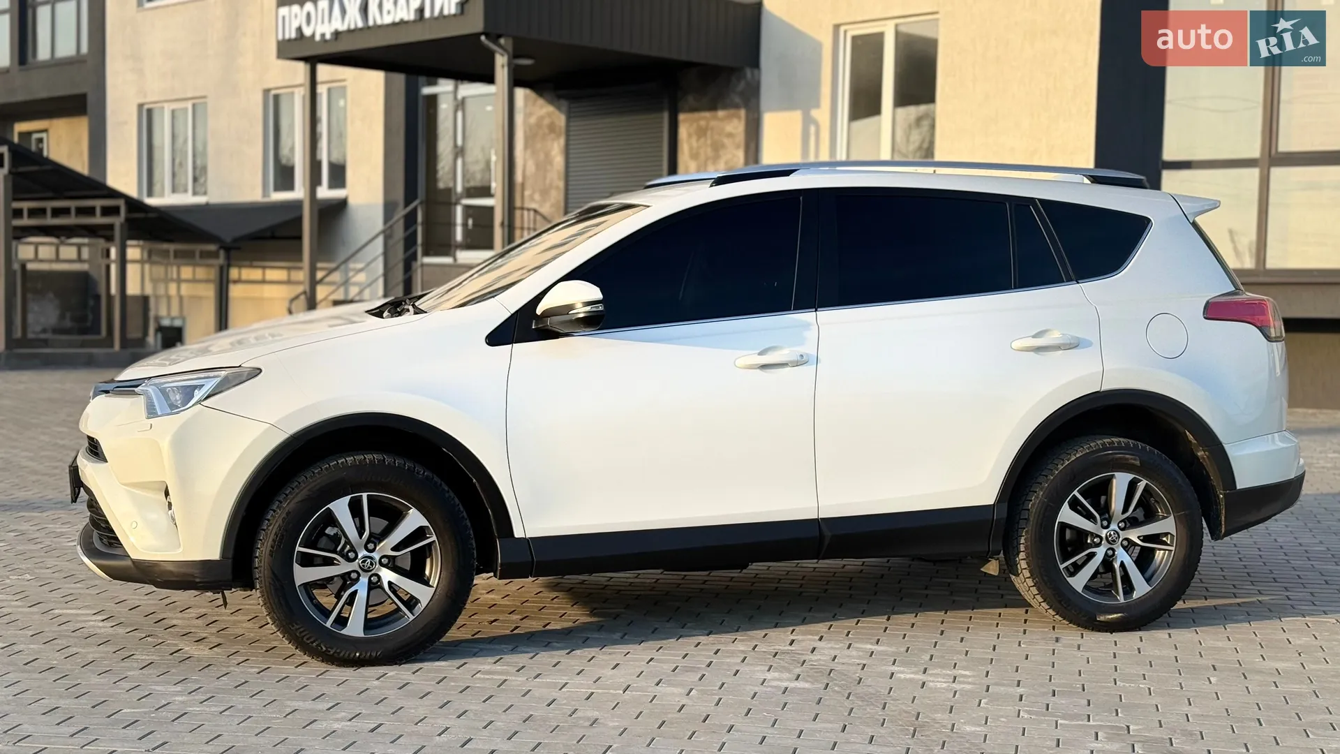 2016 Toyota RAV 4 - мініатюра 3