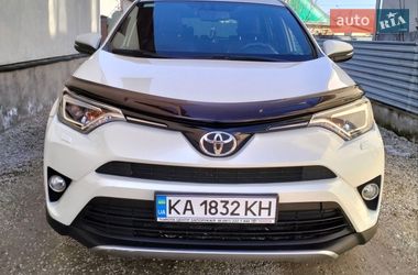 Внедорожник / Кроссовер Toyota RAV4 2017 в Волочиске