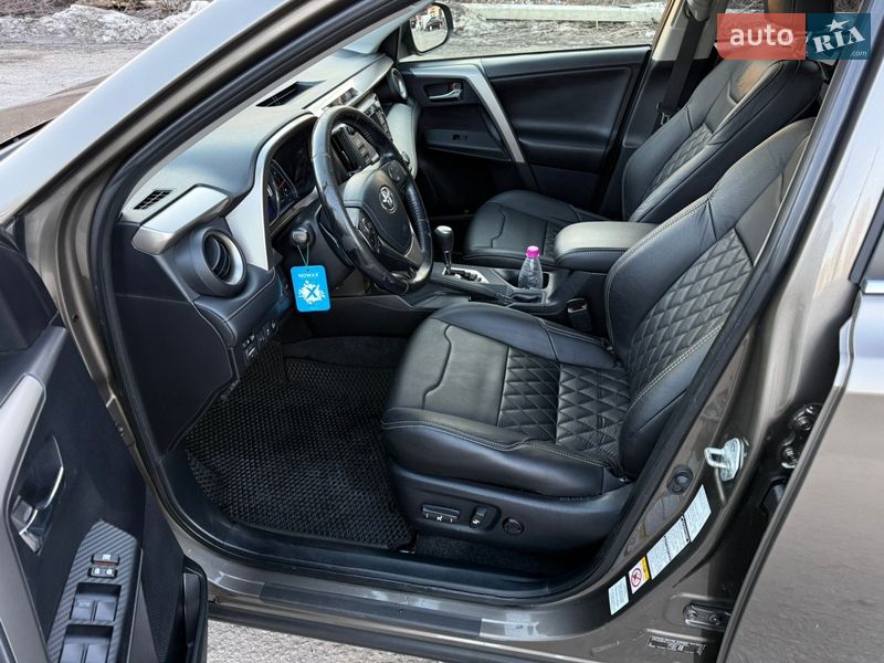 Внедорожник / Кроссовер Toyota RAV4 2013 в Звягеле