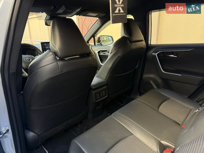Внедорожник / Кроссовер Toyota RAV4 2021 в Одессе
