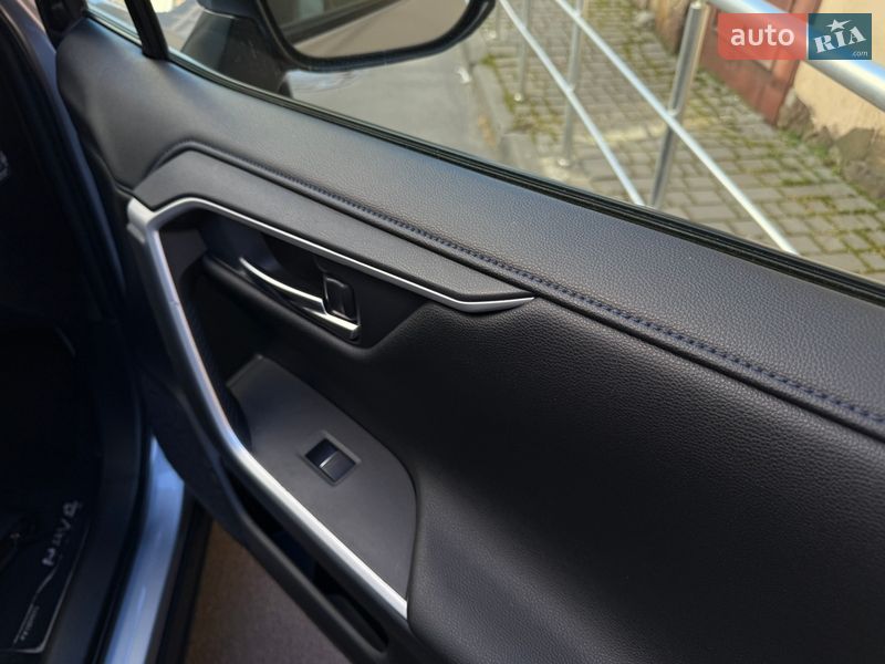 Внедорожник / Кроссовер Toyota RAV4 2021 в Одессе