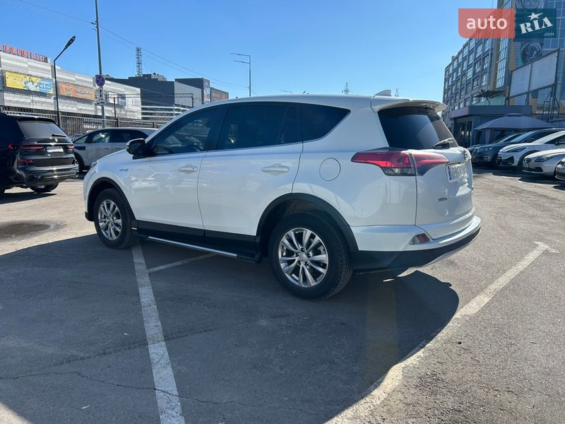 Внедорожник / Кроссовер Toyota RAV4 2016 в Киеве