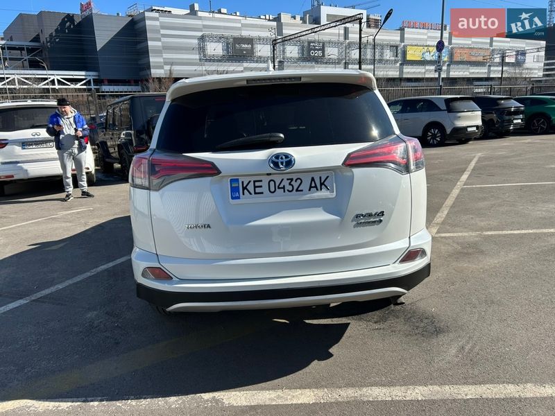 Внедорожник / Кроссовер Toyota RAV4 2016 в Киеве