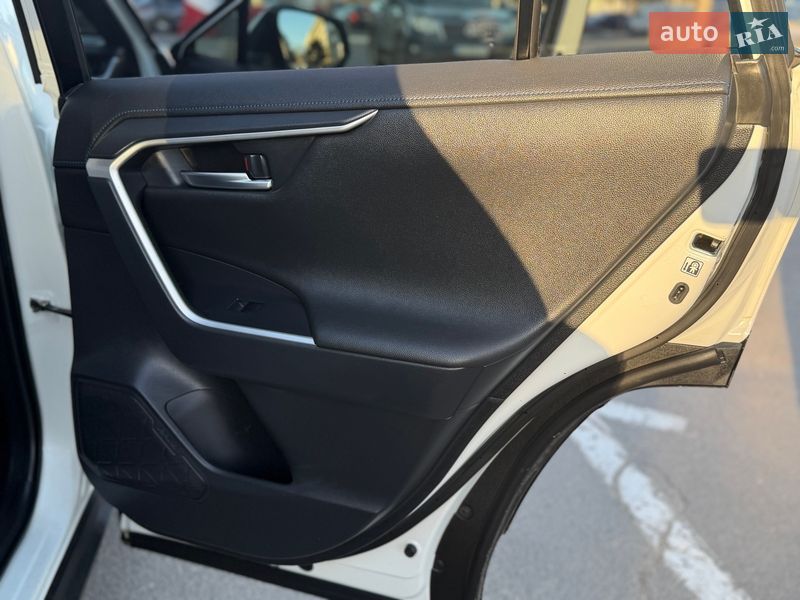 Внедорожник / Кроссовер Toyota RAV4 2018 в Одессе