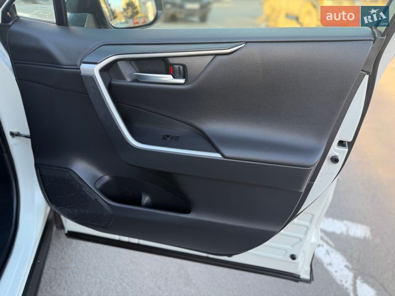 Внедорожник / Кроссовер Toyota RAV4 2018 в Одессе