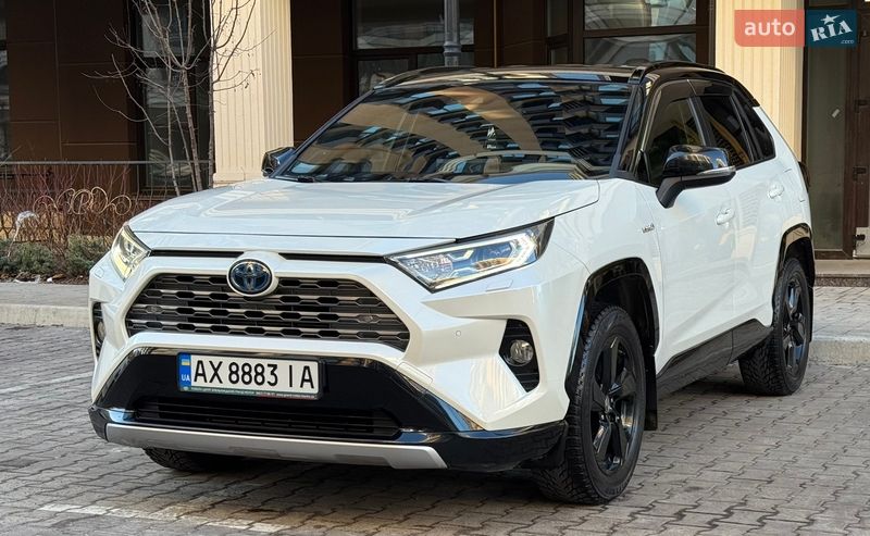 Внедорожник / Кроссовер Toyota RAV4 2020 в Киеве