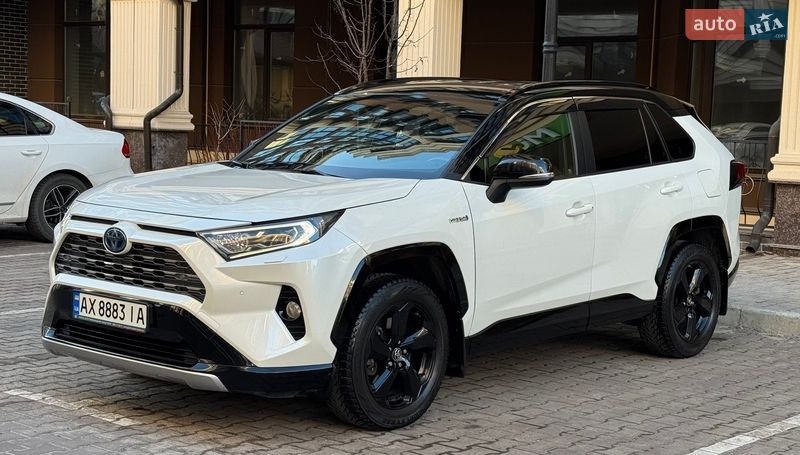 Внедорожник / Кроссовер Toyota RAV4 2020 в Киеве