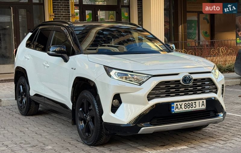 Внедорожник / Кроссовер Toyota RAV4 2020 в Киеве