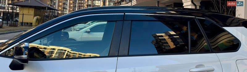 Внедорожник / Кроссовер Toyota RAV4 2020 в Киеве