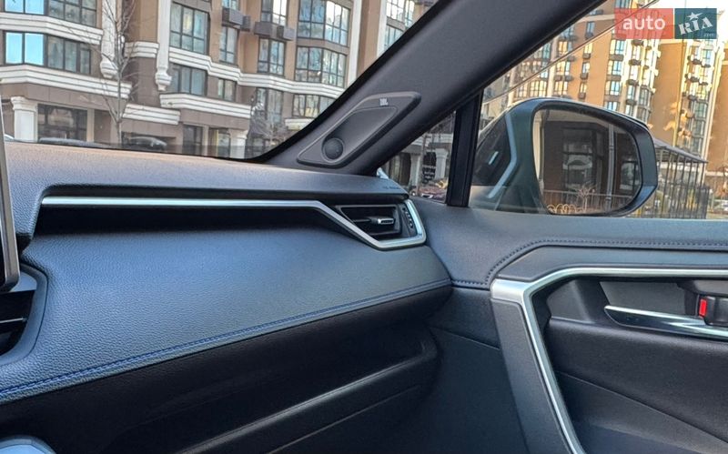 Внедорожник / Кроссовер Toyota RAV4 2020 в Киеве