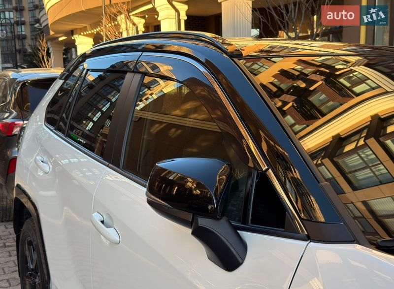 Внедорожник / Кроссовер Toyota RAV4 2020 в Киеве