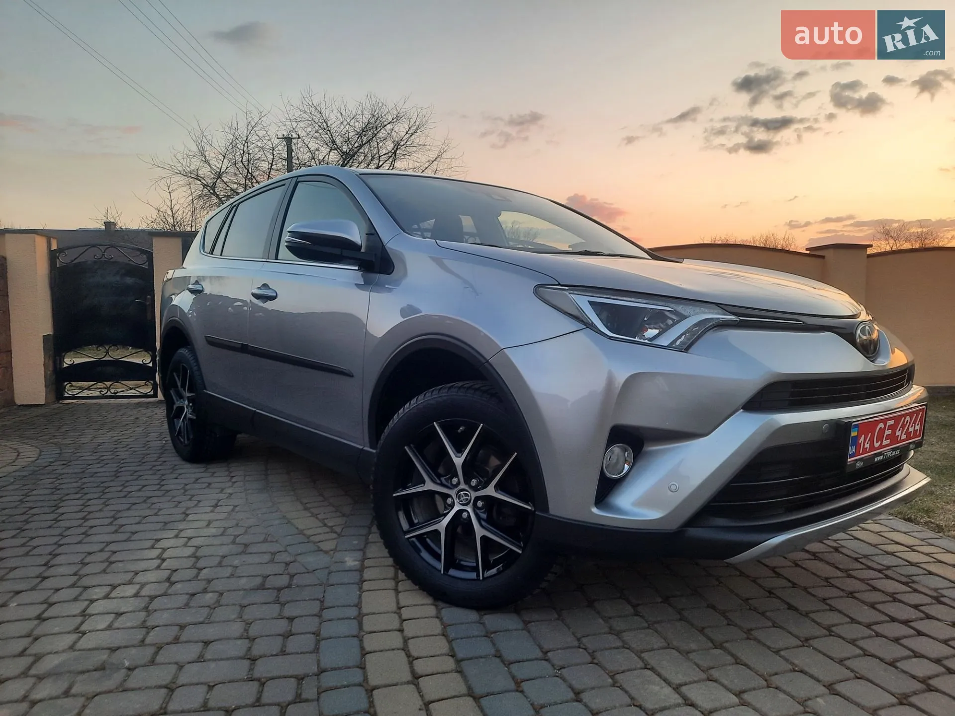 2017 Toyota RAV 4 - мініатюра 6