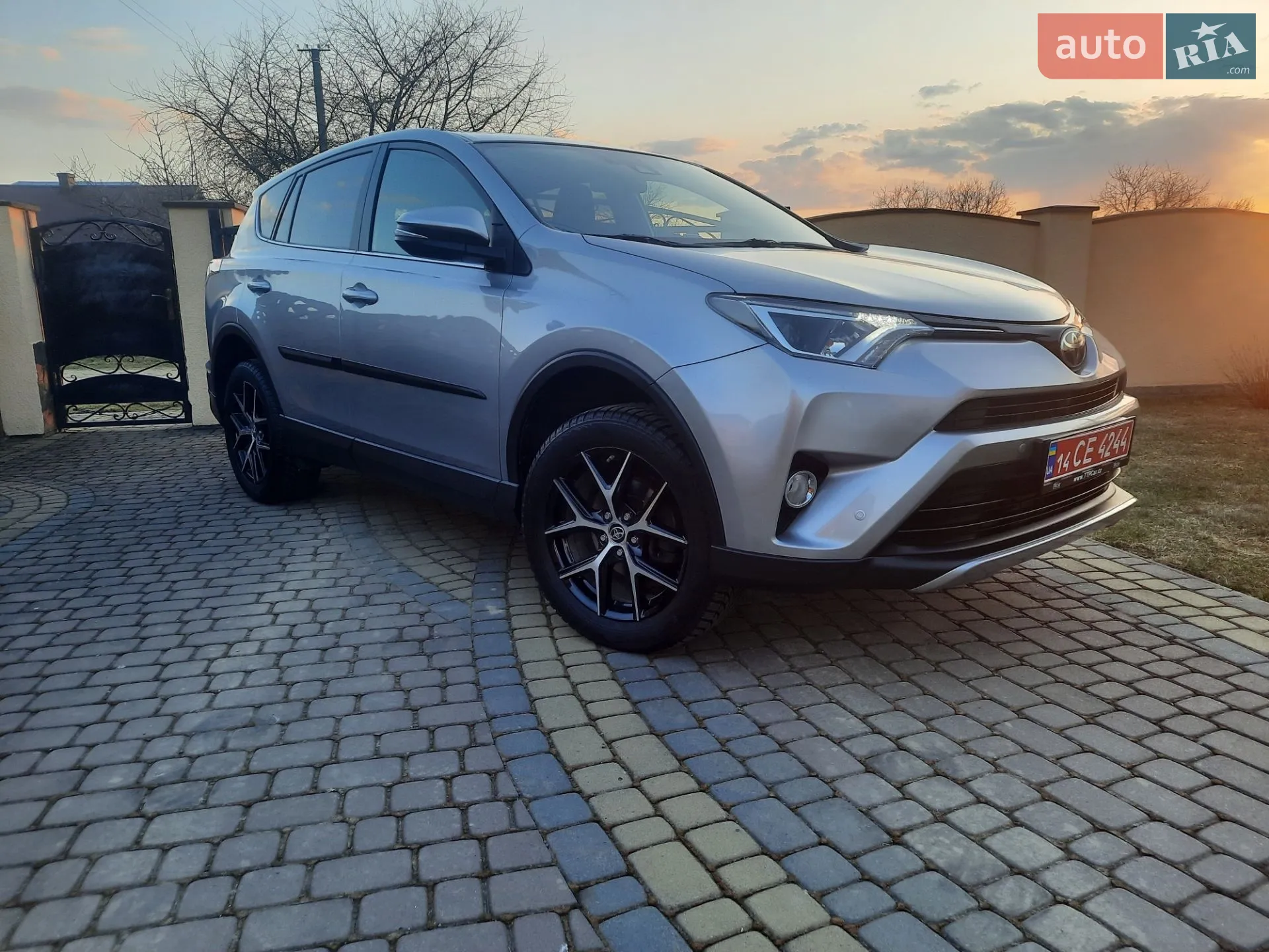 2017 Toyota RAV 4 - мініатюра 11