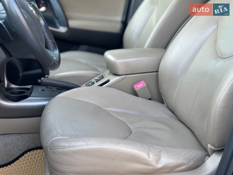 Внедорожник / Кроссовер Toyota RAV4 2011 в Тернополе