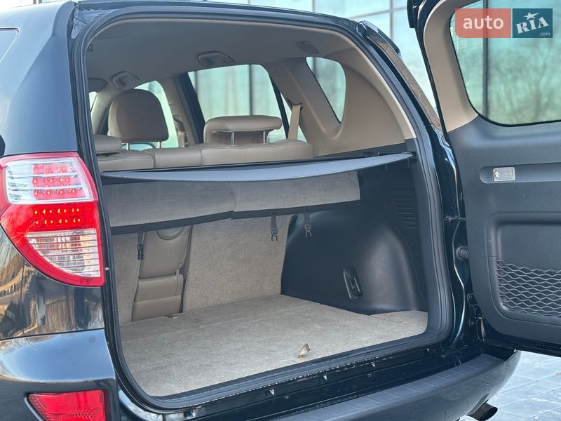 Внедорожник / Кроссовер Toyota RAV4 2011 в Тернополе