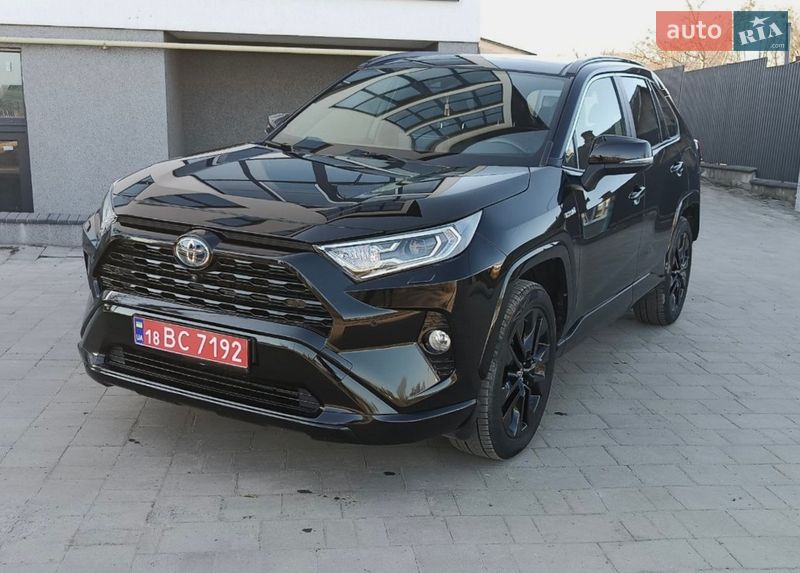 Позашляховик / Кросовер Toyota RAV4 2020 в Рівному