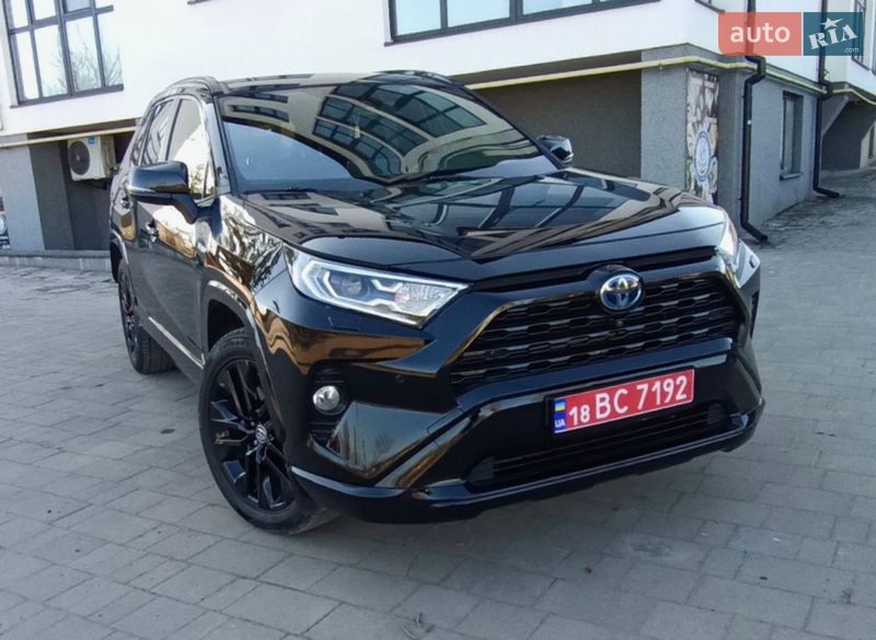 Позашляховик / Кросовер Toyota RAV4 2020 в Рівному