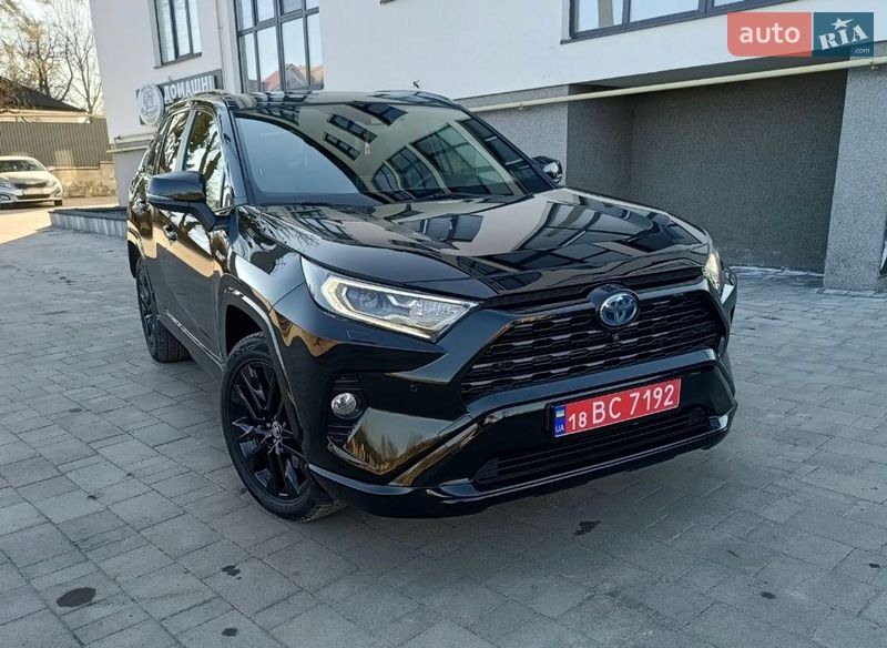 Позашляховик / Кросовер Toyota RAV4 2020 в Рівному