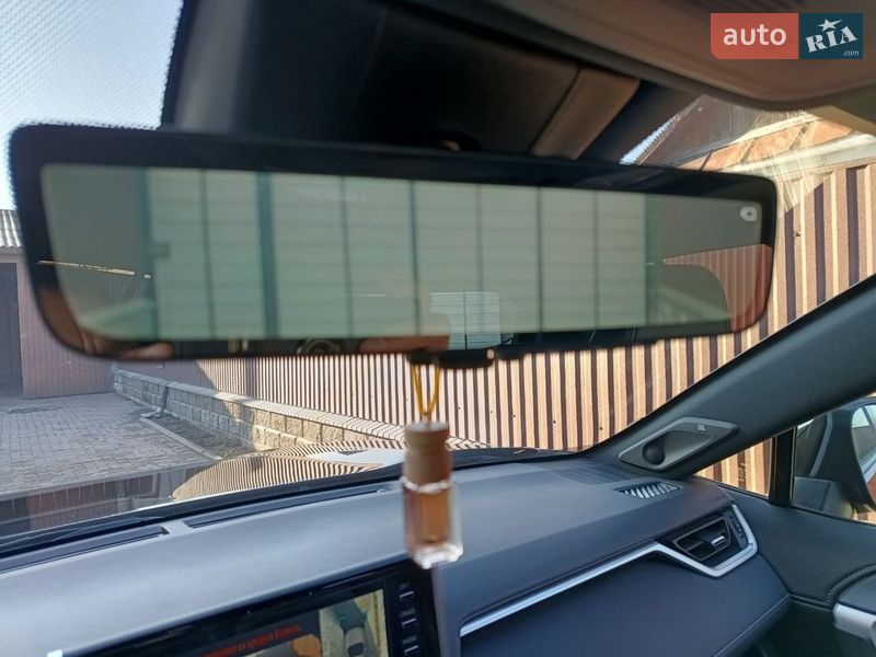 Позашляховик / Кросовер Toyota RAV4 2020 в Рівному