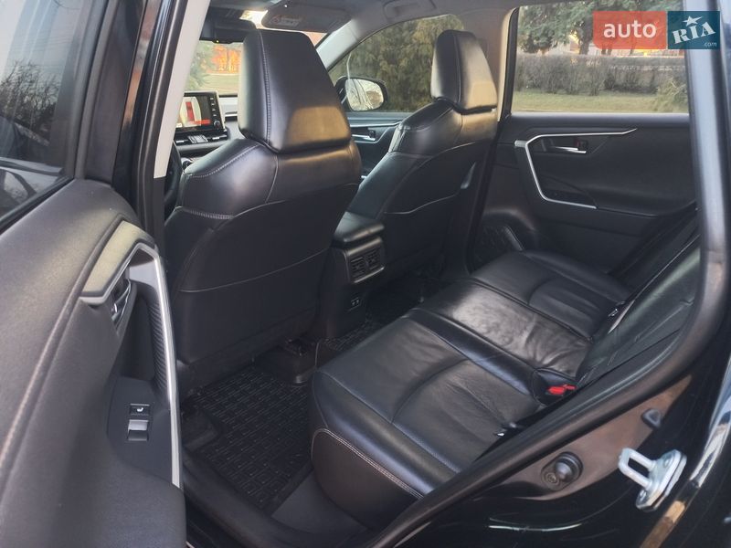 Внедорожник / Кроссовер Toyota RAV4 2019 в Полтаве