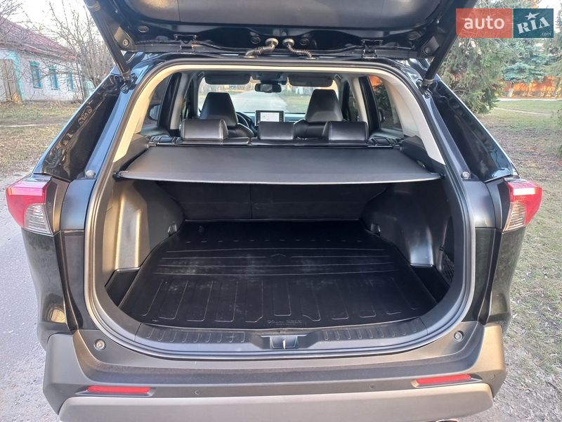 Внедорожник / Кроссовер Toyota RAV4 2019 в Полтаве