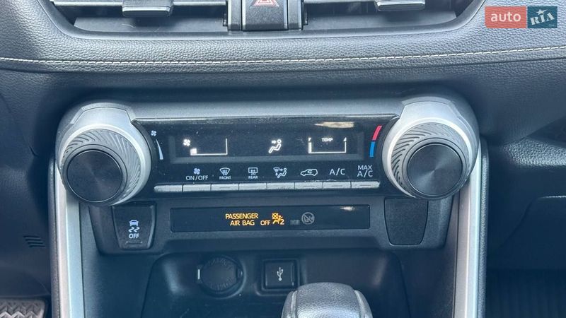 Внедорожник / Кроссовер Toyota RAV4 2019 в Луцке