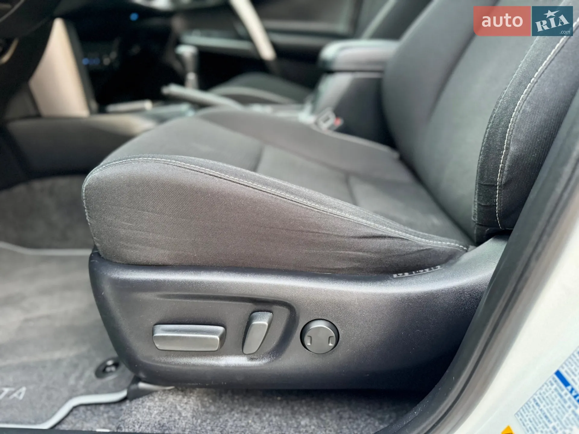 2018 Toyota RAV 4 - мініатюра 25
