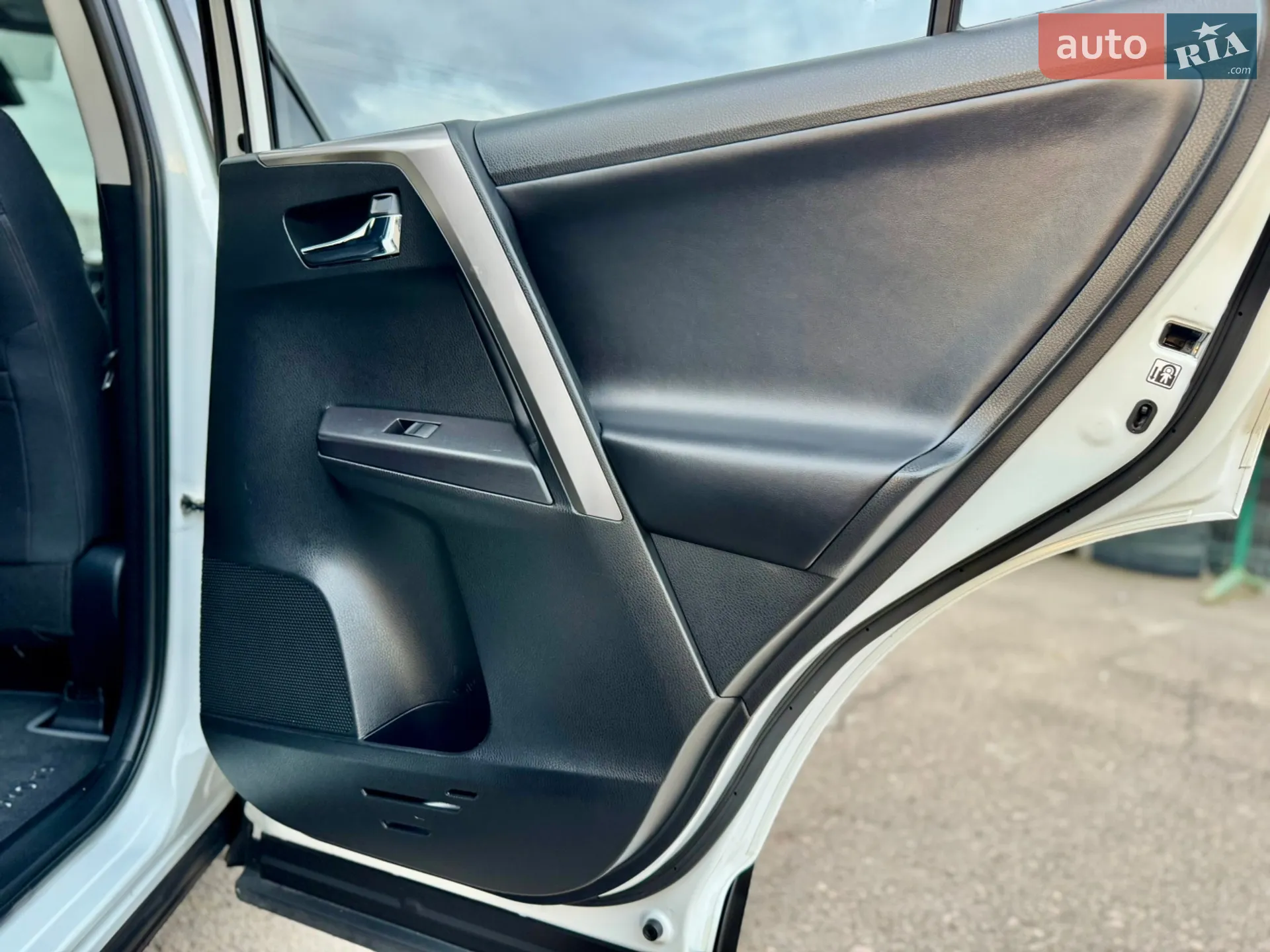 2018 Toyota RAV 4 - мініатюра 32