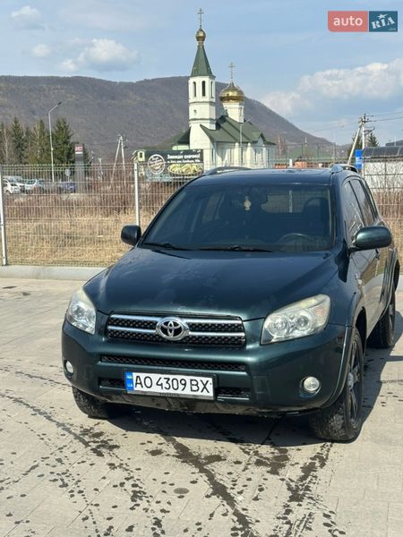 Внедорожник / Кроссовер Toyota RAV4 2006 в Хусте