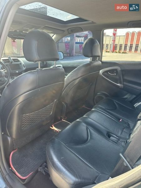 Внедорожник / Кроссовер Toyota RAV4 2006 в Хусте