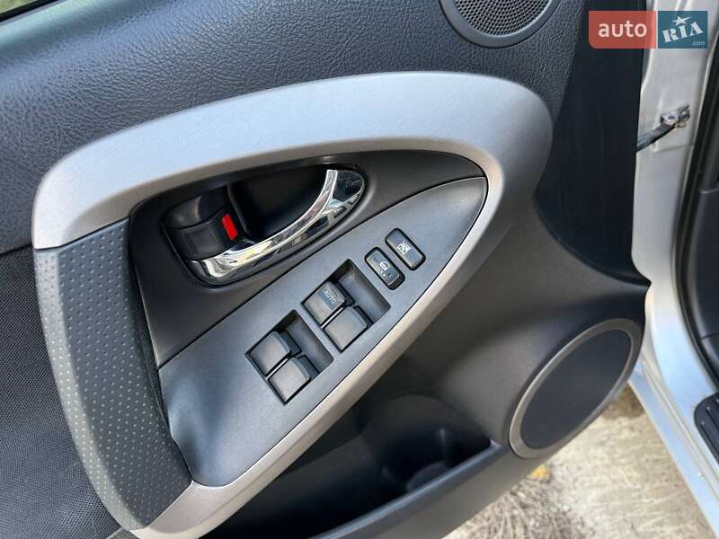 Позашляховик / Кросовер Toyota RAV4 2007 в Харкові