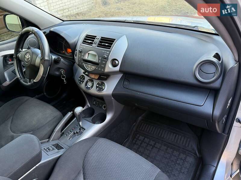 Позашляховик / Кросовер Toyota RAV4 2007 в Харкові