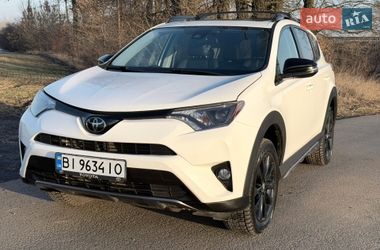 Позашляховик / Кросовер Toyota RAV4 2017 в Лубнах